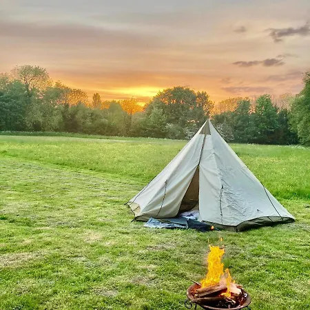Campsite Romany Bow Gypsy Wagon @ Tin And Canvas Glamping, *