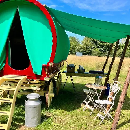 Campsite Romany Bow Gypsy Wagon @ Tin And Canvas Glamping, Pickering